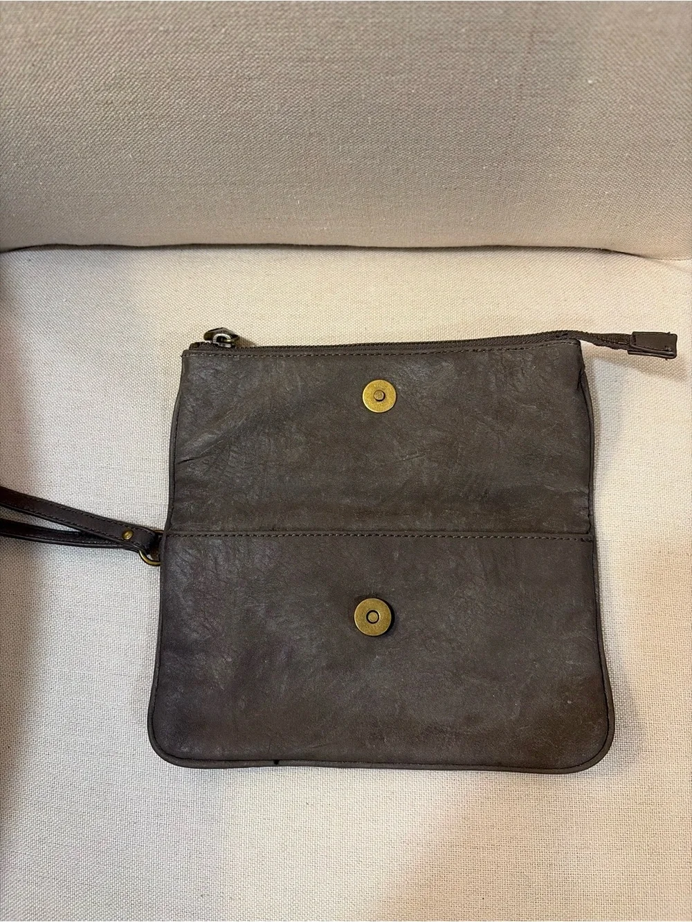 Simply Vera Vera Wang taupe wristlet clutch with wrist strap